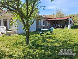 Едноетажна къща в гр. Стражица 1 - storey 70 sq. m. built-up area 800 sq. m. courtyard | Houses / Villas | Strazhitsa