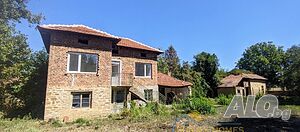 Двуетажна частично реновирана къща с двор в с. Стамболово 2 - storey 120 sq. m. built-up area 1210 sq. m. courtyard | Houses / Villas | Stambolovo