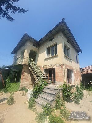 Къща с голям двор с. Дъскот 2 - storey 100 sq. m. built-up area 2500 sq. m. courtyard | Houses / Villas | Daskot