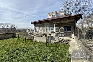 Двуетажна къща с просторен двор в гр. Попово 2 - storey 158 sq. m. built-up area 2539 sq. m. courtyard | Houses / Villas | . Popovo