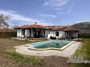 Къща, с. Мадара 1 - storey 130 sq. m. built-up area 1386 sq. m. courtyard | Houses / Villas | Madara