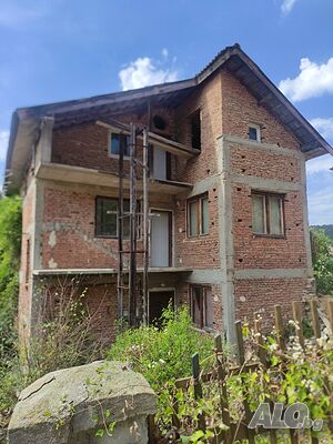Масивна къща в с. Баня 3 - storey 255 sq. m. built-up area 295 sq. m. courtyard | Houses / Villas | Banya