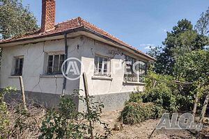 АДРЕС продава: КЪЩА с двор в с. Бояджик! 1 - storey 30 sq. m. built-up area 3100 sq. m. courtyard | Houses / Villas | Boyadzhik