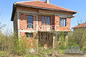 Къща с дворно място в с. Миладиновци 2 - storey 184 sq. m. built-up area 1000 sq. m. courtyard | Houses / Villas | Miladinovtsi