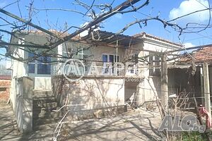 Къща с дворно място в с. Роза 1 - storey 72 sq. m. built-up area 1520 sq. m. courtyard | Houses / Villas | Roza