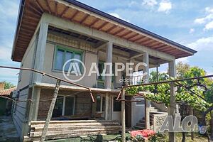 Масивна къща с нов покрив 2 - storey 158 sq. m. built-up area 1374 sq. m. courtyard | Houses / Villas | Roza