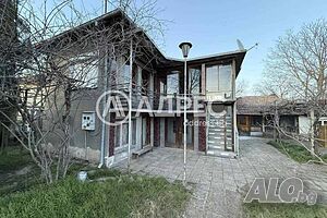 Двуетажна къща с дворно място в с. Зимница 2 - storey 158 sq. m. built-up area 1429 sq. m. courtyard | Houses / Villas | Zimnitsa