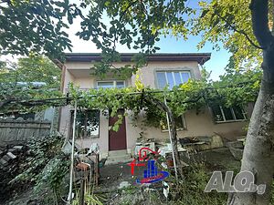 Двуетажна тухлена къща в Мараш 2 - storey 140 sq. m. built-up area 784 sq. m. courtyard | Houses / Villas | Marash