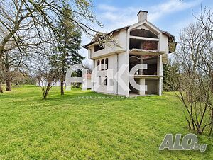 Триетажна къща в с. Бобораци в реголация на 20 минути от София 210 sq. m. built-up area 1500 sq. m. courtyard | Houses / Villas | Boboratsi