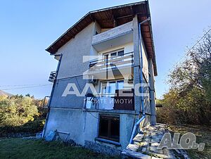 Продава МНОГОФАМИЛНА къща, с. Кокаляне 4 - storey or larger 418 sq. m. built-up area 1260 sq. m. courtyard | Houses / Villas | Kokalyane