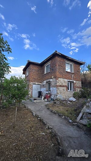 Двуетажна къща с двор в село Козарско 2 - storey 116 sq. m. built-up area 650 sq. m. courtyard | Houses / Villas | Kozarsko