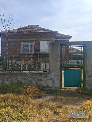 Голям двор с къща Сан Стефано 1 - storey 70 sq. m. built-up area 2600 sq. m. courtyard | Houses / Villas | San-Stefano