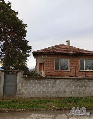 Костиево-масивна къща 1 - storey 81 sq. m. built-up area 2059 sq. m. courtyard | Houses / Villas | Kostievo