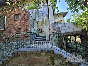 Тухлена къща с двор в село Ново село 2 - storey 231 sq. m. built-up area 886 sq. m. courtyard | Houses / Villas | Novo selo