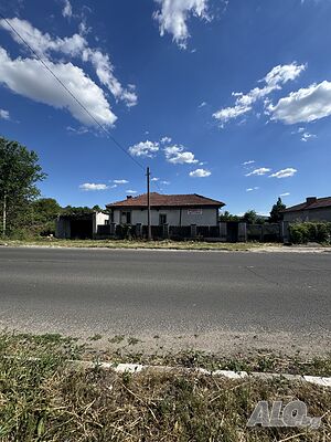 Продава се къща в с. Бяла река. 1 - storey 90 sq. m. built-up area 2000 sq. m. courtyard | Houses / Villas | Цариградско шосе Byala reka