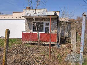 Продавам къща 1 - storey 78 sq. m. built-up area 790 sq. m. courtyard | Houses / Villas | Средец Momina tsarkva