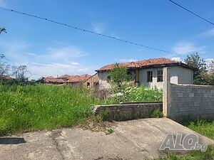 Къща с двор 806 м2 и селскостопански сгради в село Върбен, общ. Брезово 2 - storey 64 sq. m. built-up area 806 sq. m. courtyard | Houses / Villas | Varben