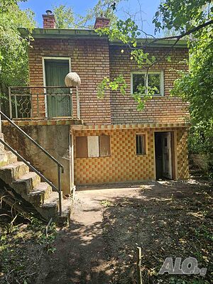 Продавам вила с двор! 2 - storey 45 sq. m. built-up area 300 sq. m. courtyard | Houses / Villas | Vlado Trichkov