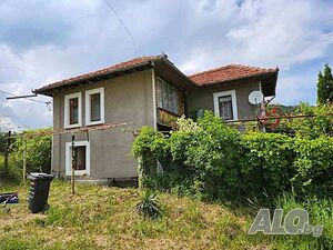 Двуетажна къща с двор с. Равново за продажба! 2 - storey 150 sq. m. built-up area 2100 sq. m. courtyard | Houses / Villas | Ravnovo