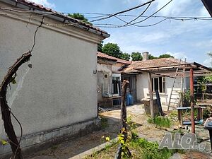 Продават се две къщи с гараж в един двор към централната част на гр. Генерал Тошево за 55 000 € 1 - storey 160 sq. m. built-up area 500 sq. m. courtyard | Houses / Villas | General Toshevo