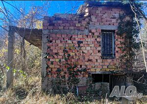 Имот с къща на река Белица 2 - storey 40 sq. m. built-up area 1600 sq. m. courtyard | Houses / Villas | Vaglevtsi