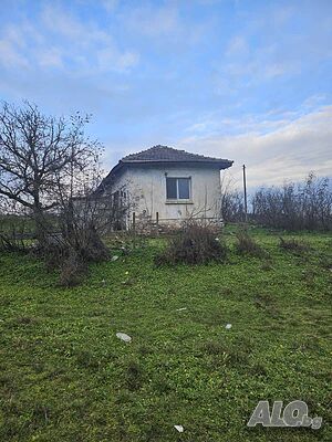 Едноетажна с голям двор 1 - storey 50 sq. m. built-up area 750 sq. m. courtyard | Houses / Villas | Granitovo