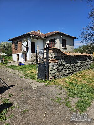 Къща с голям двор 2 - storey 102 sq. m. built-up area 1550 sq. m. courtyard | Houses / Villas | Nedyalsko