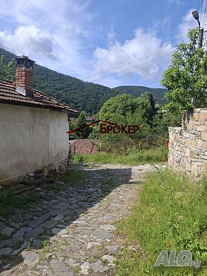 продава, ЗП 59 кв.м., двор 779 кв.м., с. Ичера, общ. Сливен 1 - storey 37 sq. m. built-up area 779 sq. m. courtyard | Houses / Villas | Ichera