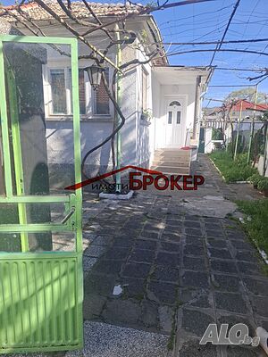 Продава самостоятелна, тухлена къща, Руски квартал, гр. Сливен 1 - storey 79 sq. m. built-up area 207 sq. m. courtyard | Houses / Villas | Ruski kvartal Sliven