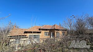 Селска къща с 3,5дка двор в Козловец Велико Търново регион 1 - storey 110 sq. m. built-up area 3500 sq. m. courtyard | Houses / Villas | Kozlovets