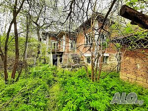 Стара къща с двор и селскостопански постройки в с. Осиково 2 - storey 70 sq. m. built-up area | Houses / Villas | Osikovo