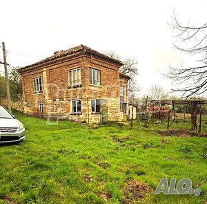 Селска къща с голям двор близо до гр. Нови Пазар 3 - storey 160 sq. m. built-up area | Houses / Villas | Bedzhene