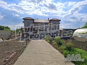 Двуетажна къща с работещ бизнес 2 - storey 180 sq. m. built-up area | Houses / Villas | Karanovo