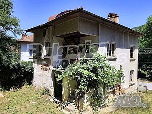 Масивна двуетажна къща с двор в китното село Черни Вит 2 - storey 154 sq. m. built-up area | Houses / Villas | Cherni Vit