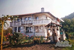 Масивна двуетажна къща с двор в с. Разбойна, близо до Шумен 2 - storey 295 sq. m. built-up area | Houses / Villas | Razboyna