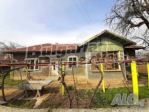 Едноетажна къща с двор и гараж в село Градище 1 - storey 90 sq. m. built-up area | Houses / Villas | Gradishte