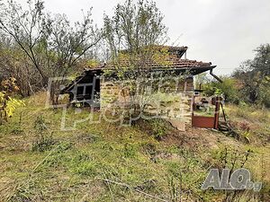 Масивна двуетажна къща с двор и стопански постройки 2 - storey 125 sq. m. built-up area | Houses / Villas | Belitsa
