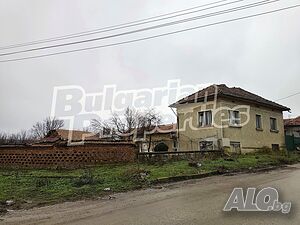 Просторен имот с потенциал, удобна локация и достъп в с. Садовец 2 - storey 80 sq. m. built-up area | Houses / Villas | Sadovets