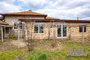 Тухлена къща с голям двор и потенциал в с. Мараш, близо до Шумен 1 - storey 128 sq. m. built-up area | Houses / Villas | Marash