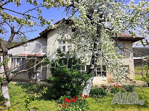 Селска къща с просторен двор, кладенец и постройки на минути от града 2 - storey 100 sq. m. built-up area | Houses / Villas | Kormyansko