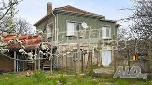 Двуетажна къща с голям двор в китно планинско село 2 - storey 90 sq. m. built-up area | Houses / Villas | Malko Dryanovo