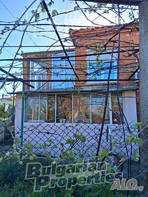 Двуетажна къща за ремонт близо до Айтос и Бургас 2 - storey 140 sq. m. built-up area | Houses / Villas | Pirne