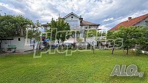 Масивна градска къща с поддържан двор в балнеокурорт Павел Баня 2 - storey 237 sq. m. built-up area | Houses / Villas | Pavel banya