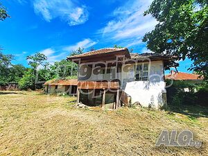 Традиционна стара къща с голям двор в село Балканци 2 - storey 80 sq. m. built-up area | Houses / Villas | Balkantsi