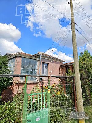 Двуетажна къща с голям двор в с. Светлина близо до Средец 2 - storey 152 sq. m. built-up area | Houses / Villas | Svetlina