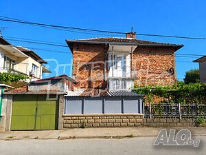Етаж от къща с двор в гр. Дебелец House Floor 100 sq. m. built-up area | Houses / Villas | Debelets