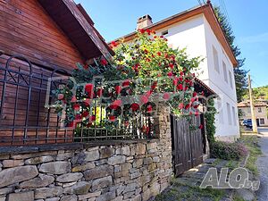 Прекрасна балканска къща с красив двор близо до Троян 2 - storey 292 sq. m. built-up area | Houses / Villas | Lomets