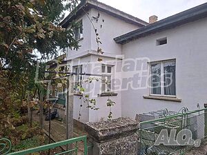Къща с голям равен двор, гараж и оранжерия в с. Дибич 2 - storey 118 sq. m. built-up area | Houses / Villas | Dibich