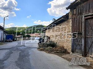 Едноетажна къща с потенциал в центъра на гр. Сухиндол 1 - storey 150 sq. m. built-up area | Houses / Villas | Suhindol