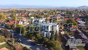 Инвестиционна сграда с РЗП 1634 кв.м. и двор 2270 кв.м. близо до София 1634 sq. m. Ready (finished) Brick | Hotels, Motels | Lesnovo